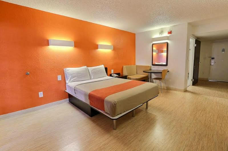 Motel 6-Addison, Tx - Dallas Luaran gambar